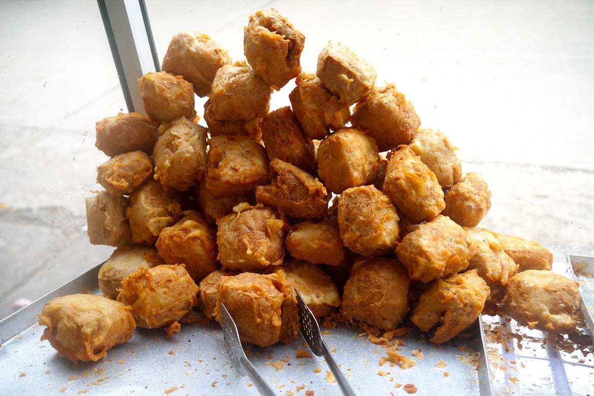 Gorengan Crispy Saber: Rasa yang Menggigit Jiwa di Jantung Cilacap